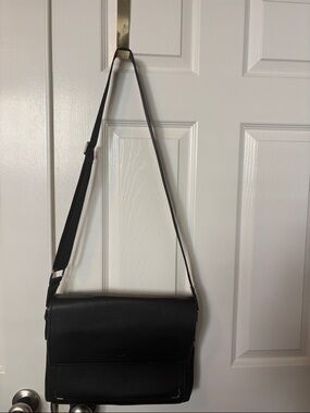 Classic UNISEX Black Messenger Bag with Adjustable Crossbody Strap